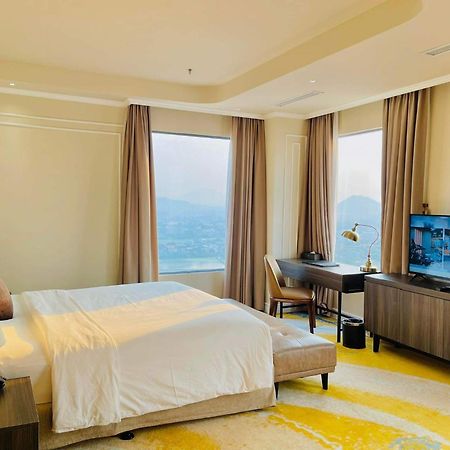 La Vela Hue Hotel מראה חיצוני תמונה A bedroom at the hotel