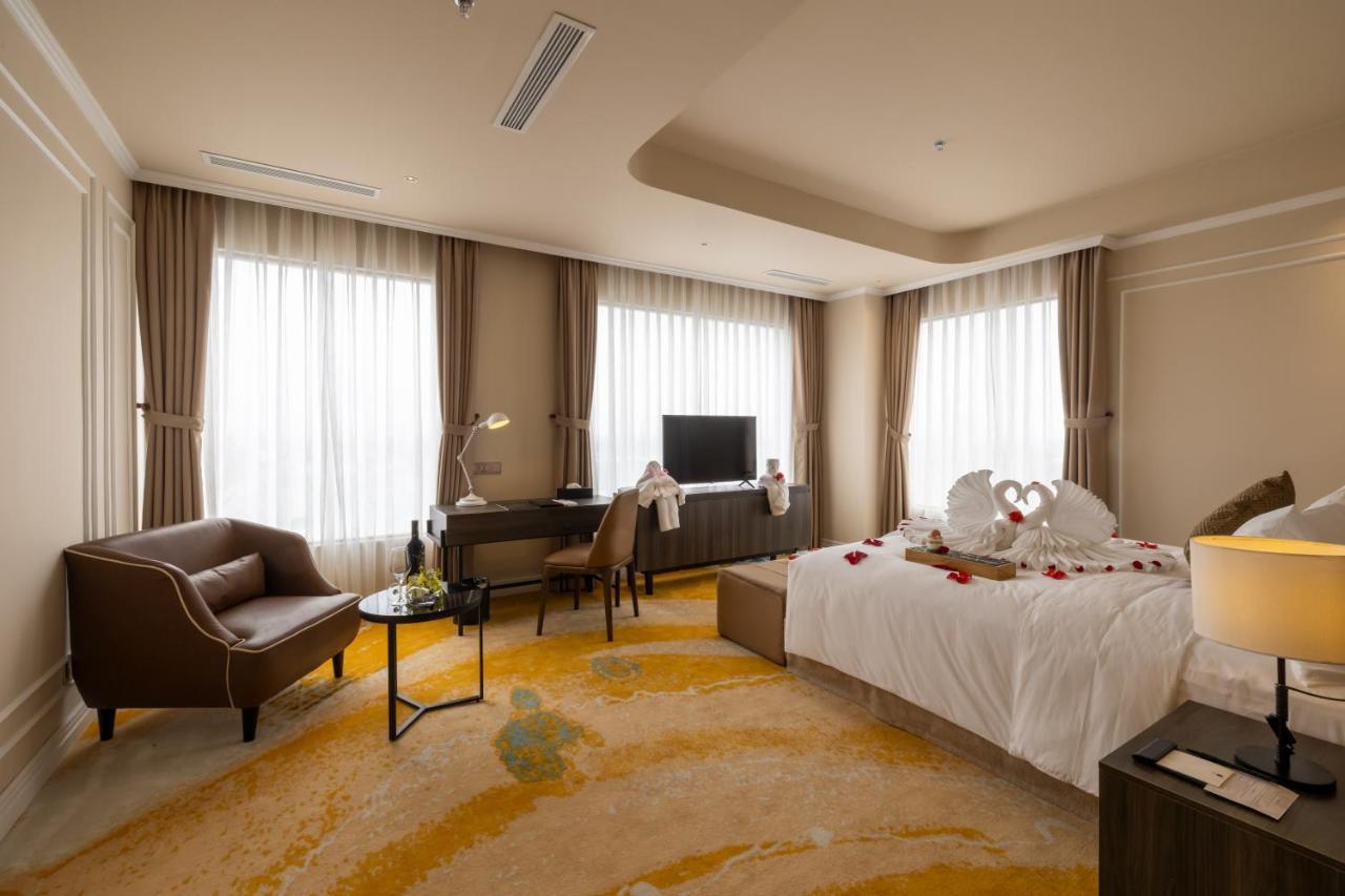 La Vela Hue Hotel מראה חיצוני תמונה A suite at the hotel