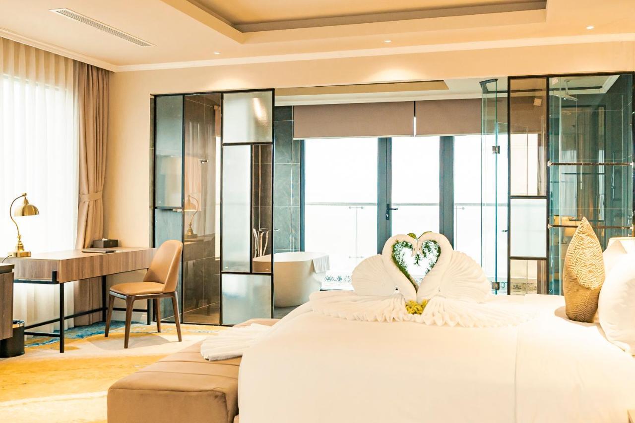 La Vela Hue Hotel מראה חיצוני תמונה A suite at the hotel