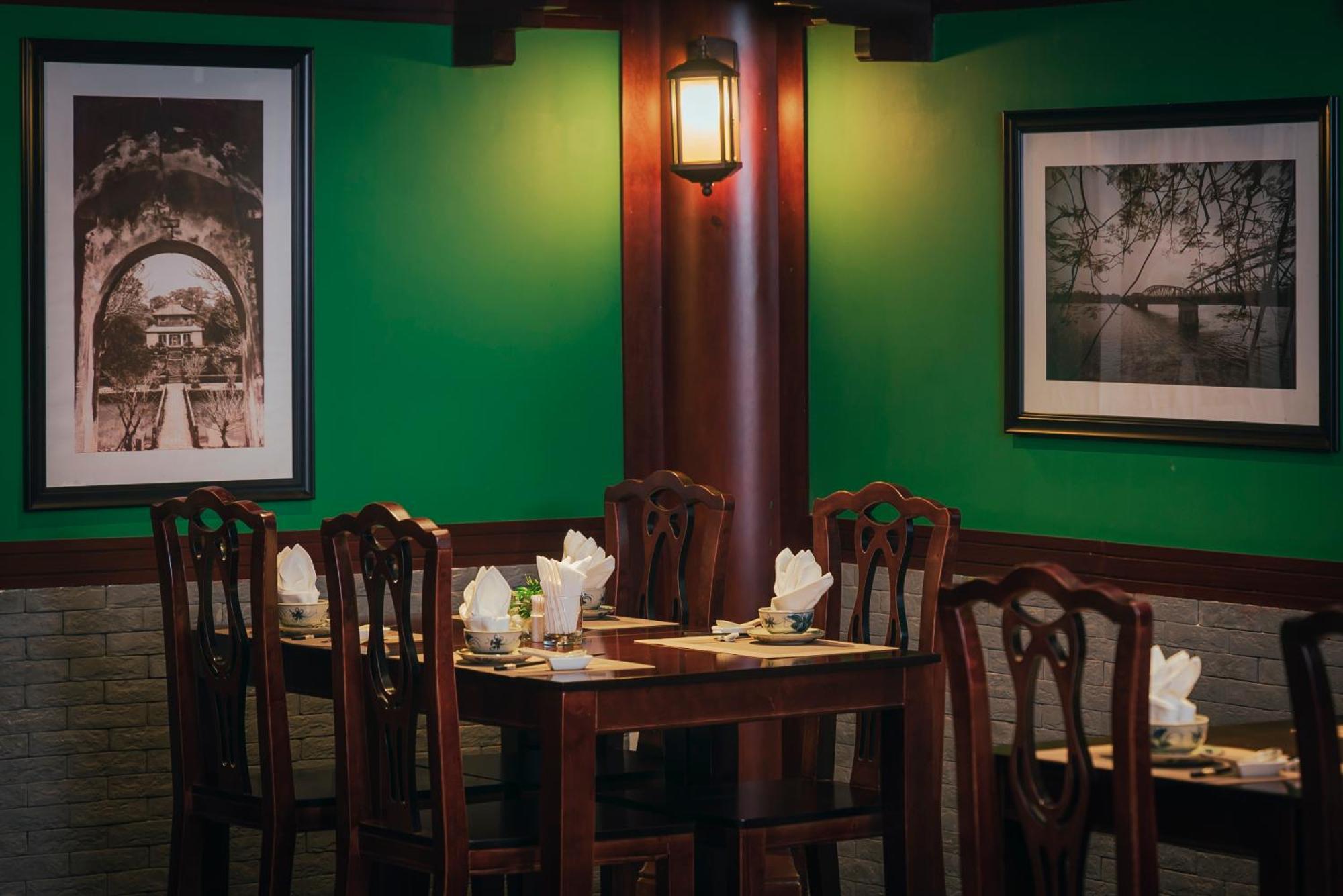 La Vela Hue Hotel מראה חיצוני תמונה The interior of the restaurant