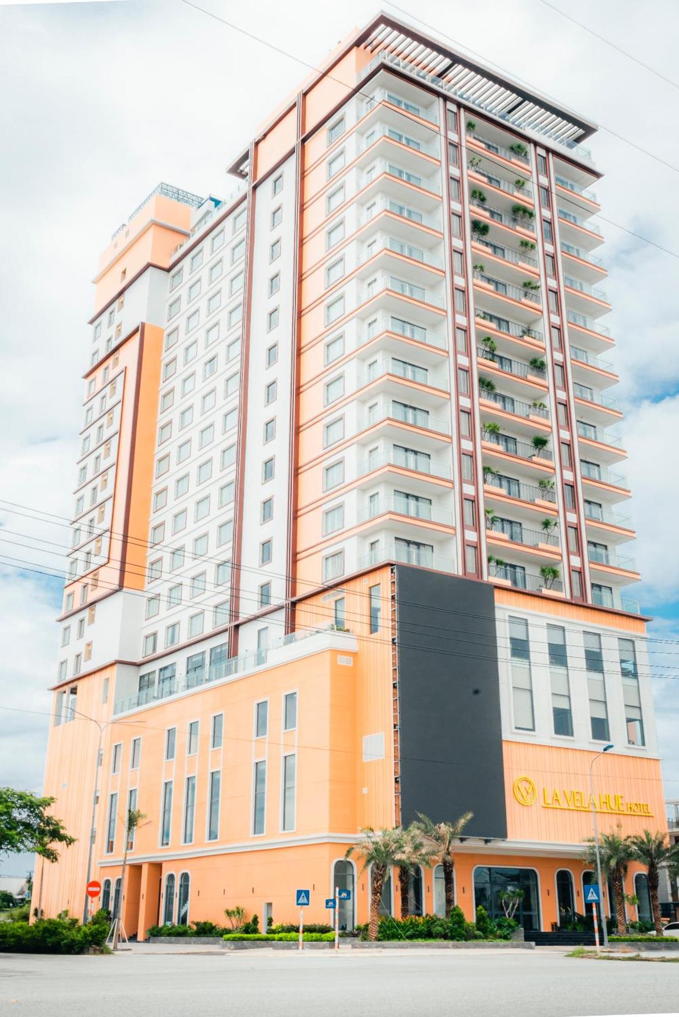 La Vela Hue Hotel מראה חיצוני תמונה Residential building in the city