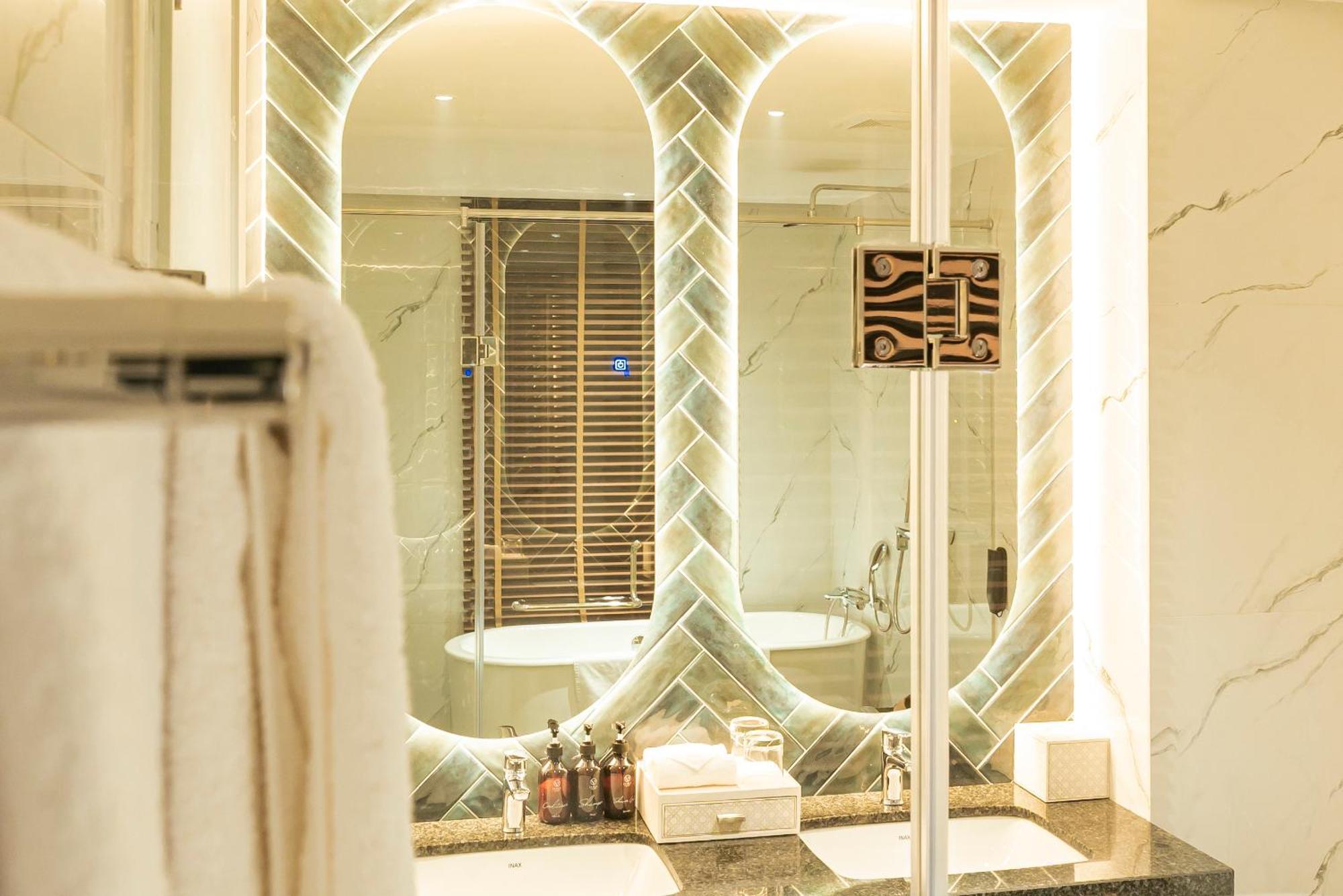 La Vela Hue Hotel מראה חיצוני תמונה Bathroom