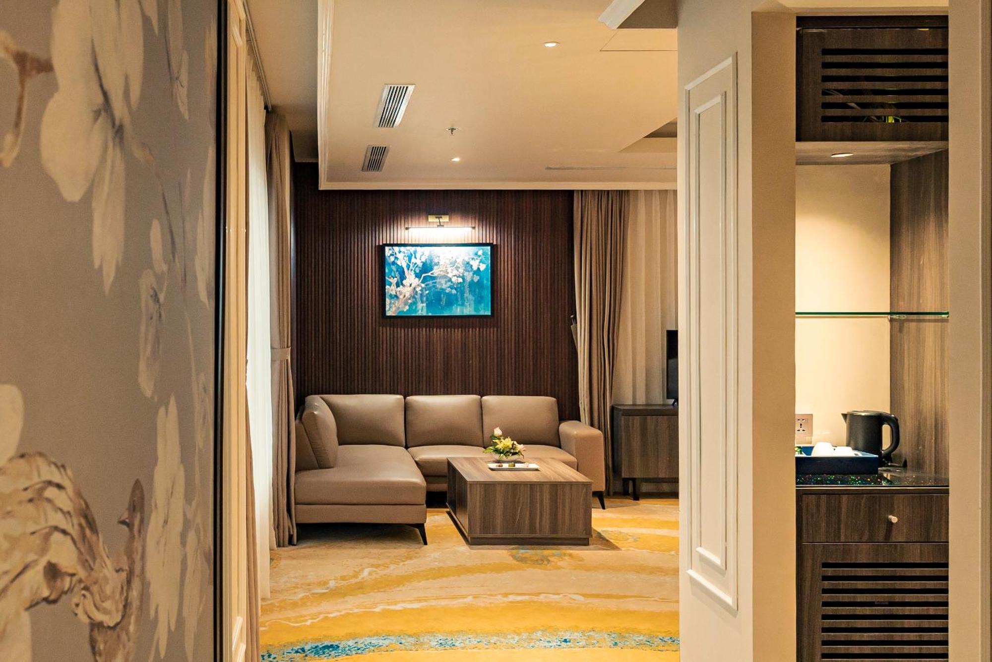 La Vela Hue Hotel מראה חיצוני תמונה A suite at the hotel