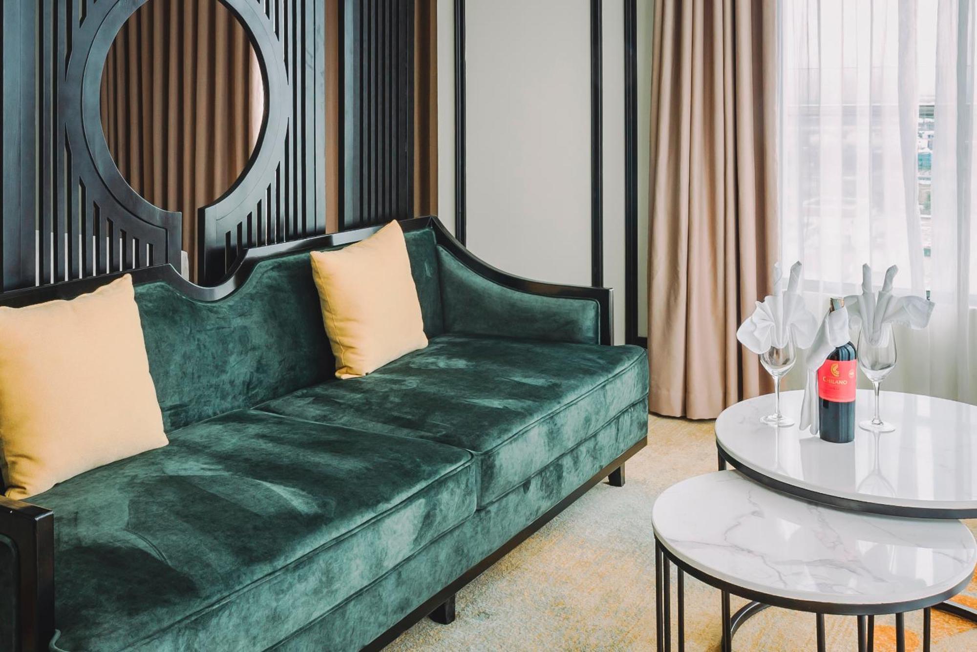 La Vela Hue Hotel מראה חיצוני תמונה A sofa