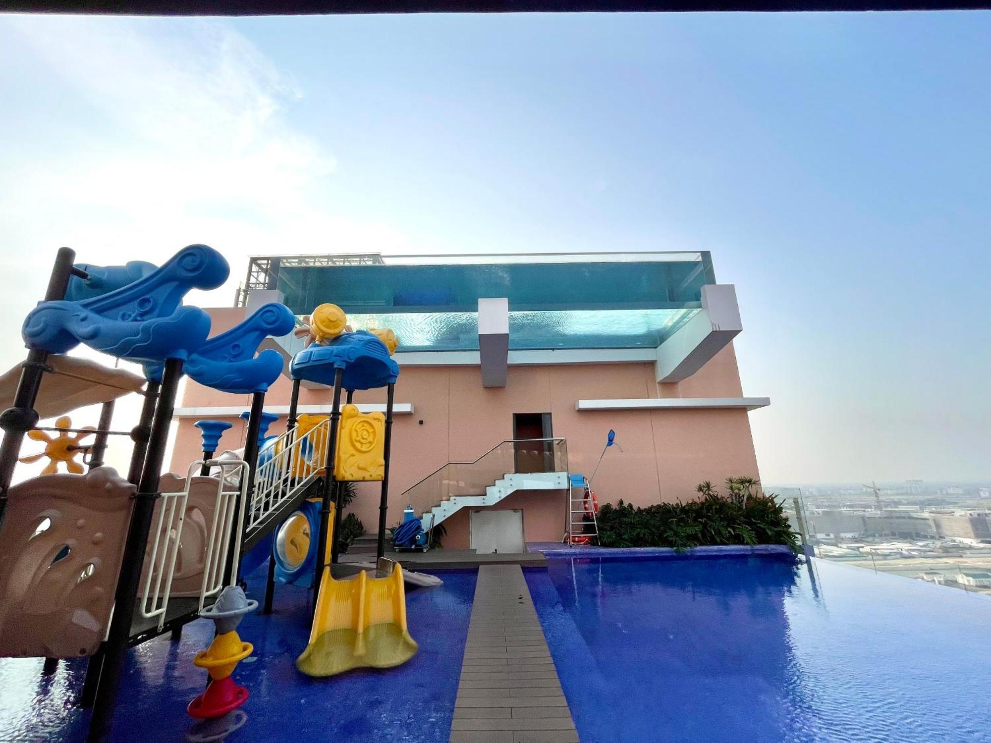 La Vela Hue Hotel מראה חיצוני תמונה The pool at the 33rd floor