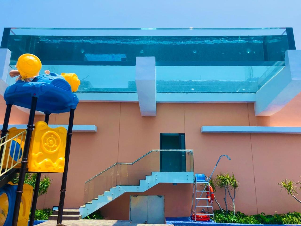 La Vela Hue Hotel מראה חיצוני תמונה The glass floor of the Sky Bar